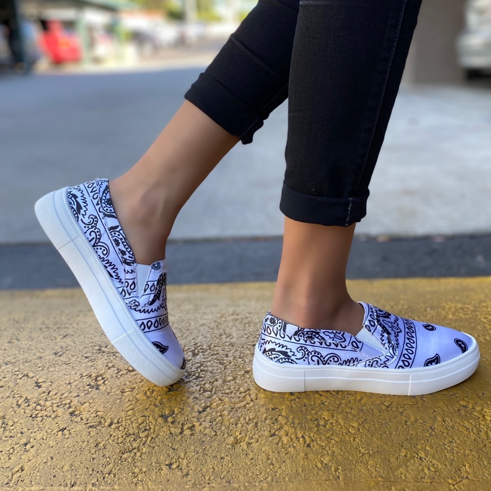 Hot White Bandana Slip On Sneakers Tennis Shoes - Picture 6 of 8